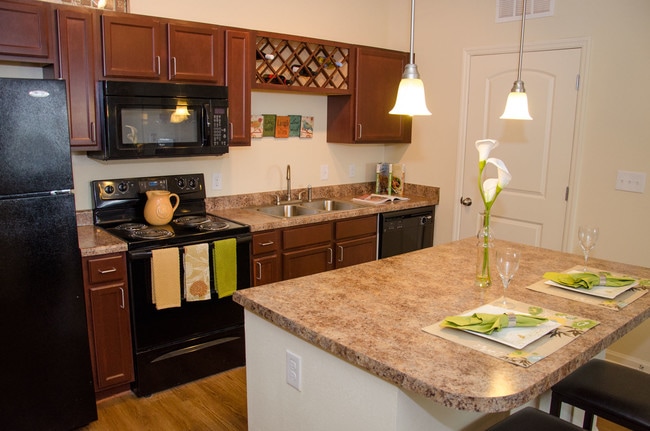 Kitchen - Prairie Grass at Jordan Creek Apartments