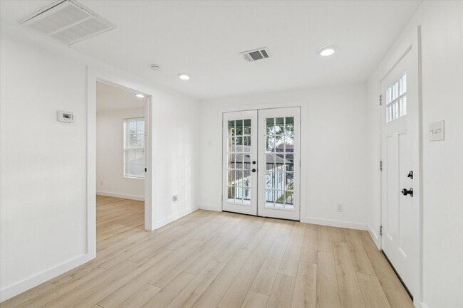 Photo - 711 E 32nd St Casa Adosada