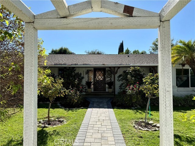 Photo - 22346 Burbank Blvd