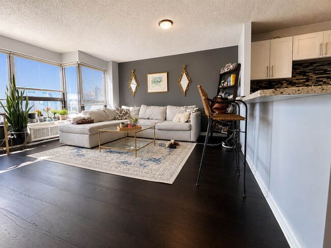 Building Photo - 30 E Huron St Unit 3706