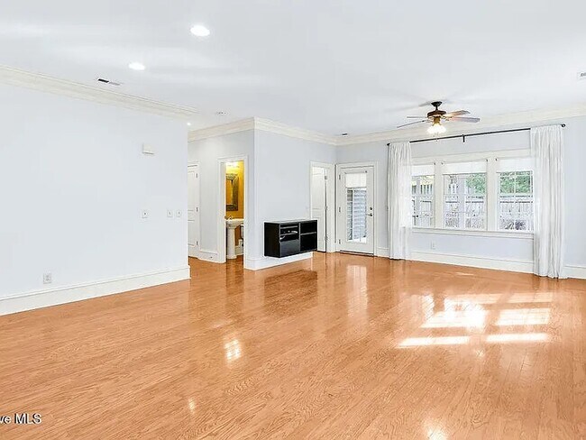 Photo - 3347 Jasper Pl