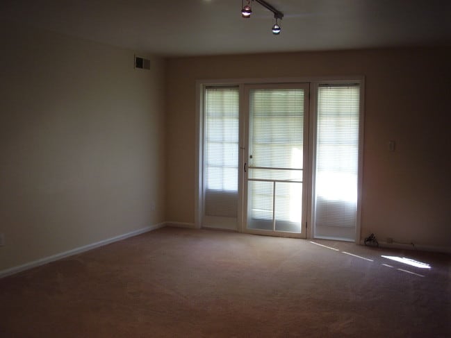 Building Photo - 1120 Chatham Park Dr Unit 1120 Chatham Park Dr Rental