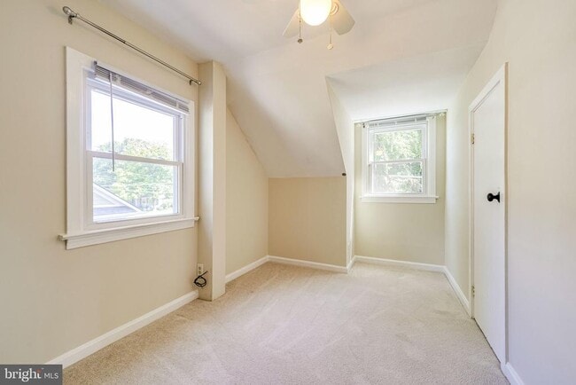 Photo - 4038 Maple St
