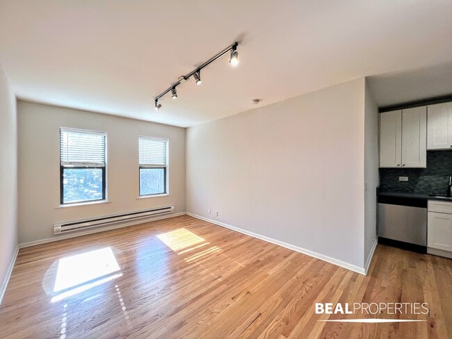 Building Photo - 2834 W Palmer St Unit Studio