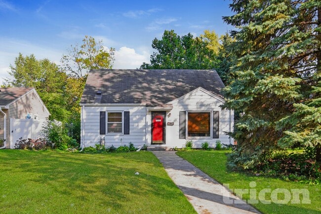 Building Photo - 6921 Russell Ave S