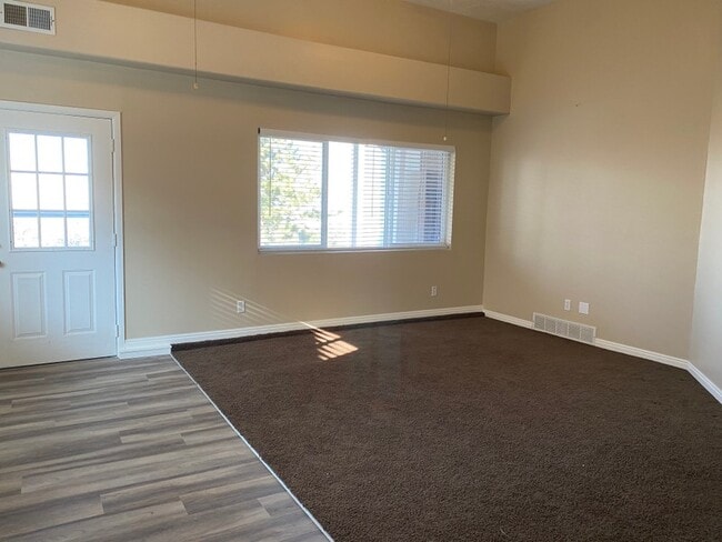 113 N Valley View Dr
