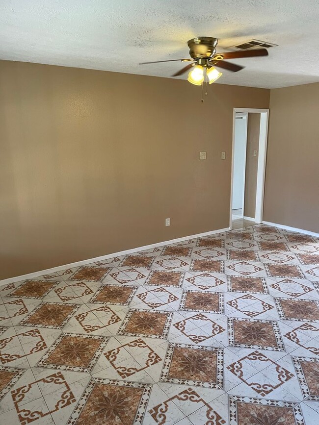 Photo - 3bd 1.5 bath 1 car garage home near Hiram Clarke and 2234