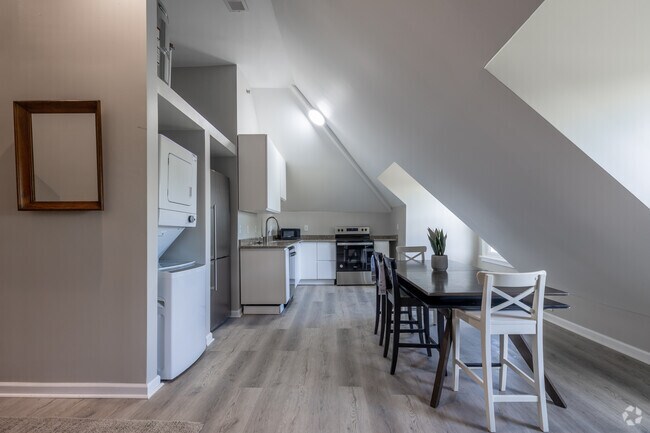 2BR, 1BA - 900SF - Dining Room