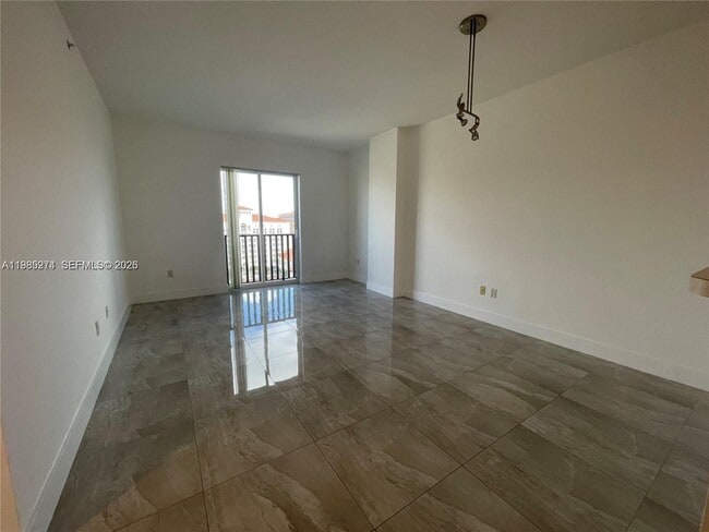 Photo - 10 Aragon Ave Unidad 1412