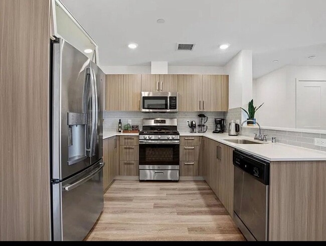 Photo - 4725 Radford Ave Unidad ph1