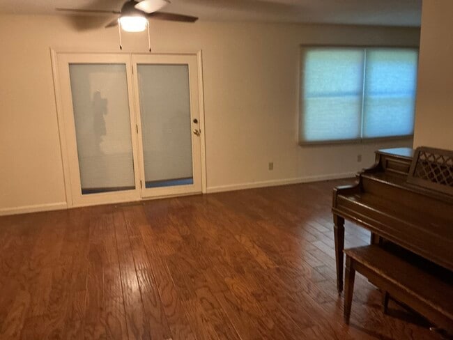 Photo - 2209 Grange Cir