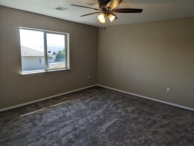 Photo - Wonderful 3 bedroom 2 bath Orchards condo