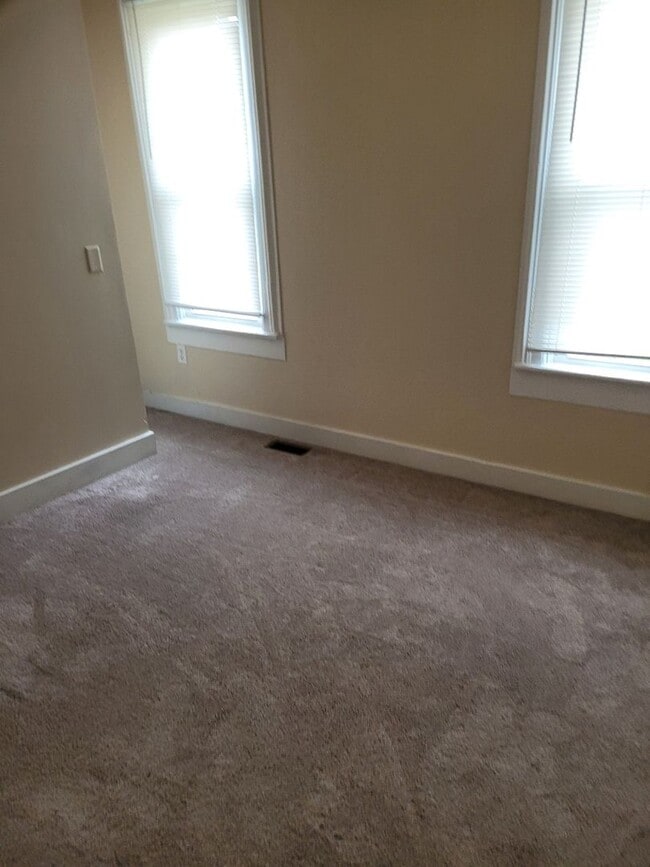 Building Photo - 1008 E 1st St Unit 1