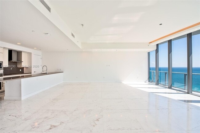 Photo - 17475 Collins Ave Unidad 2003