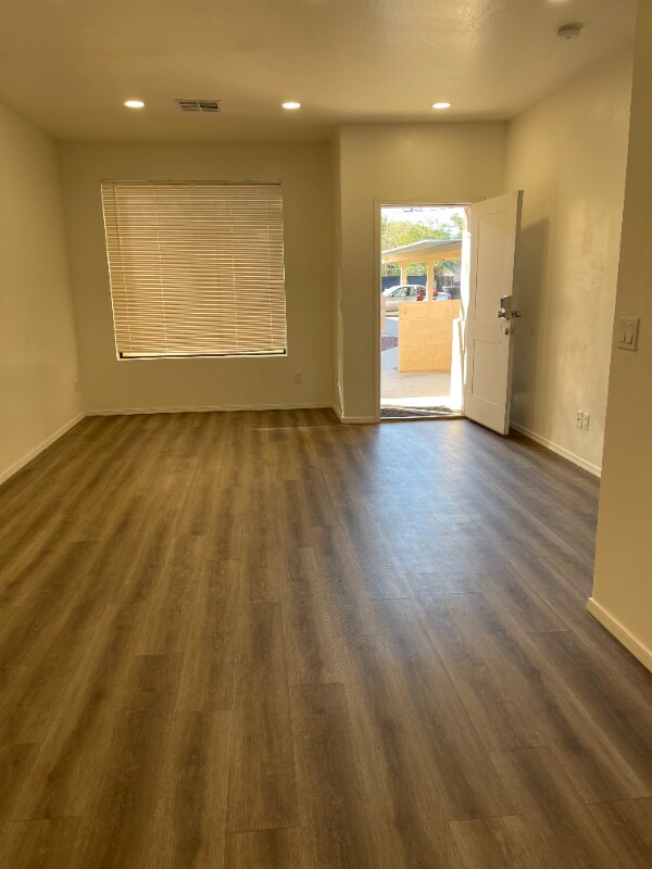 Photo - 515 E 6th St Unidad 2