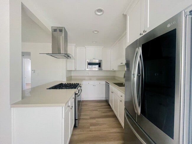 Photo - 1250 Manhattan Beach Blvd