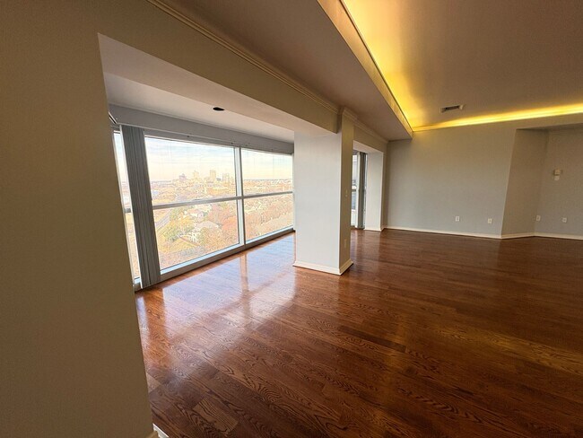 Photo - High Rise on the Mississippi River! 14th Floor! Best View! Gate Parking! Trail to Tom Lee Park! U...