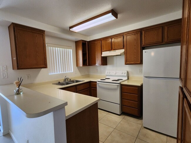 Building Photo - BOTTOM FLOOR CONDO