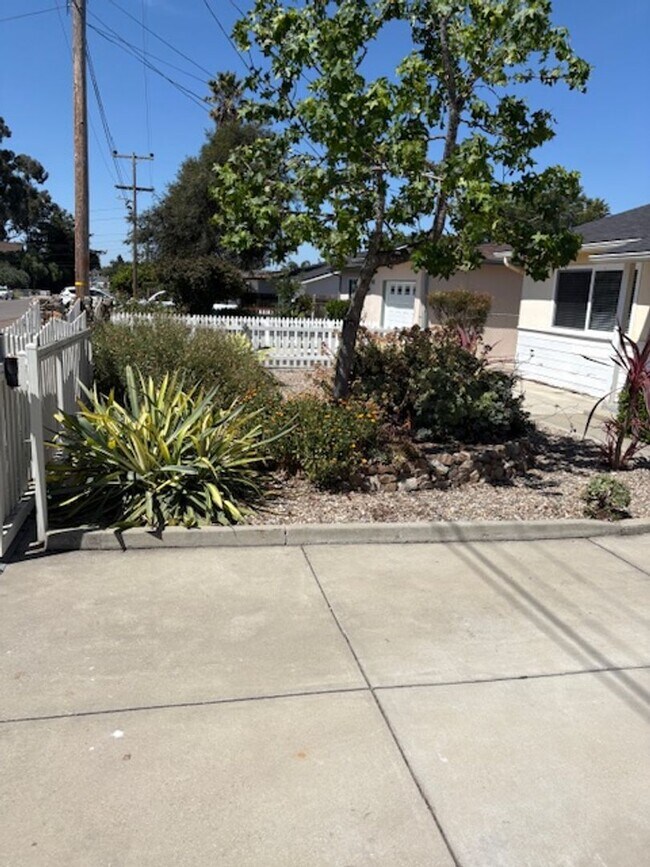 Photo - Beautiful 3 Bedroom, 1 Bathroom house