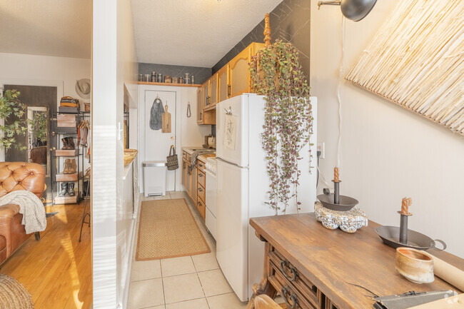 26 Oak Grove - Studio - 1BA, Studio - 370SF - Studio - Copenhagen Enterprises