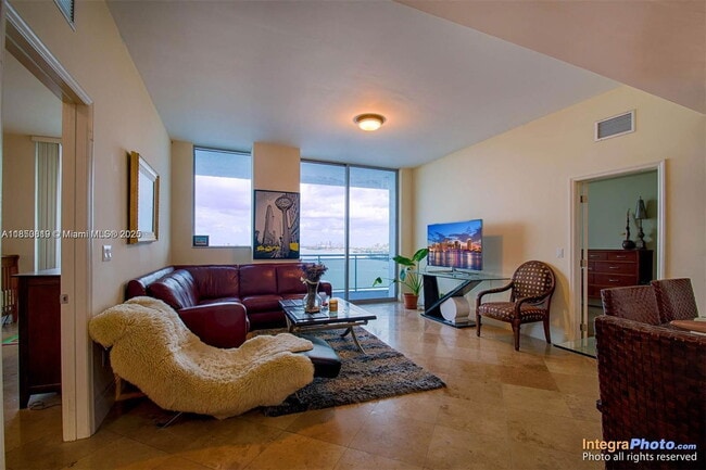 Photo - 7901 Hispanola Ave Unidad 1409