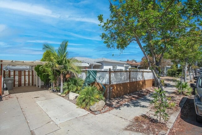 Building Photo - 4682 Altadena Ave.