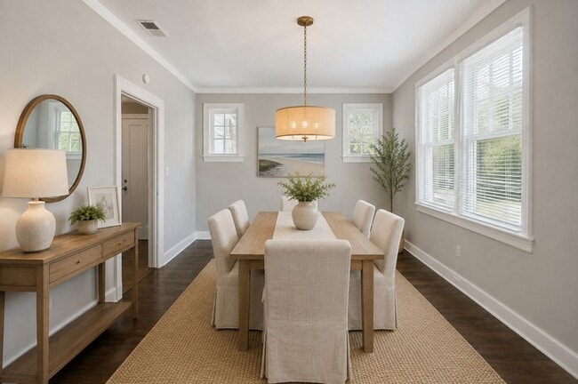 901 E 37th St