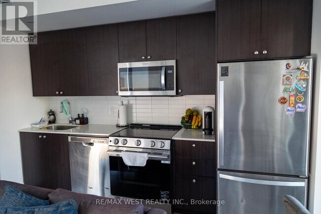 Photo - 30 Roehampton Ave Unit 1005