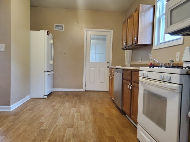 Building Photo - 801 W Michigan Ave Unit 1