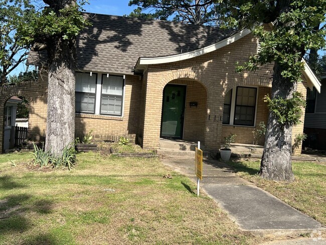 Building Photo - 306 N Elm St Rental
