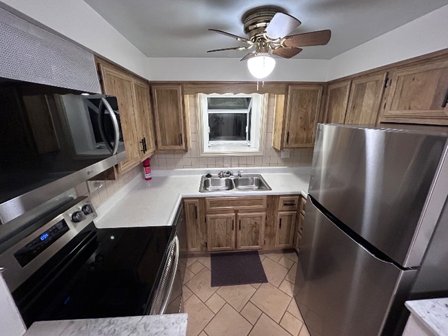 Photo - 1425 Willoughby St