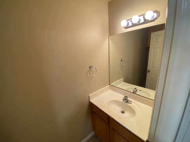 Photo - Move-in Bonus!! 3 bed -2.5 bath Twin Home
