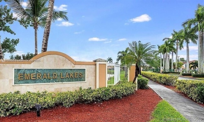 Building Photo - 833 SW 148th Pl Rental