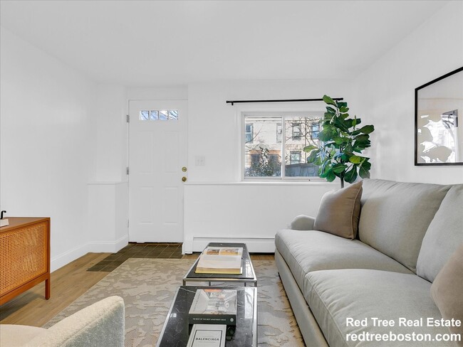 Photo - 18 University Rd