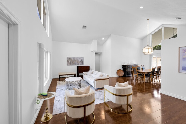 Photo - 4320 St Charles Way