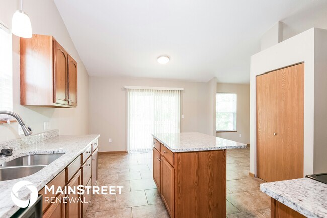 Photo - 918 Creekview Ct