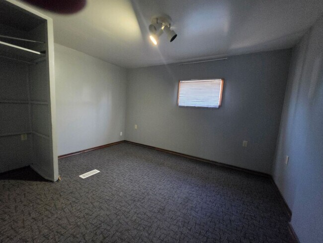 309 W 8th St