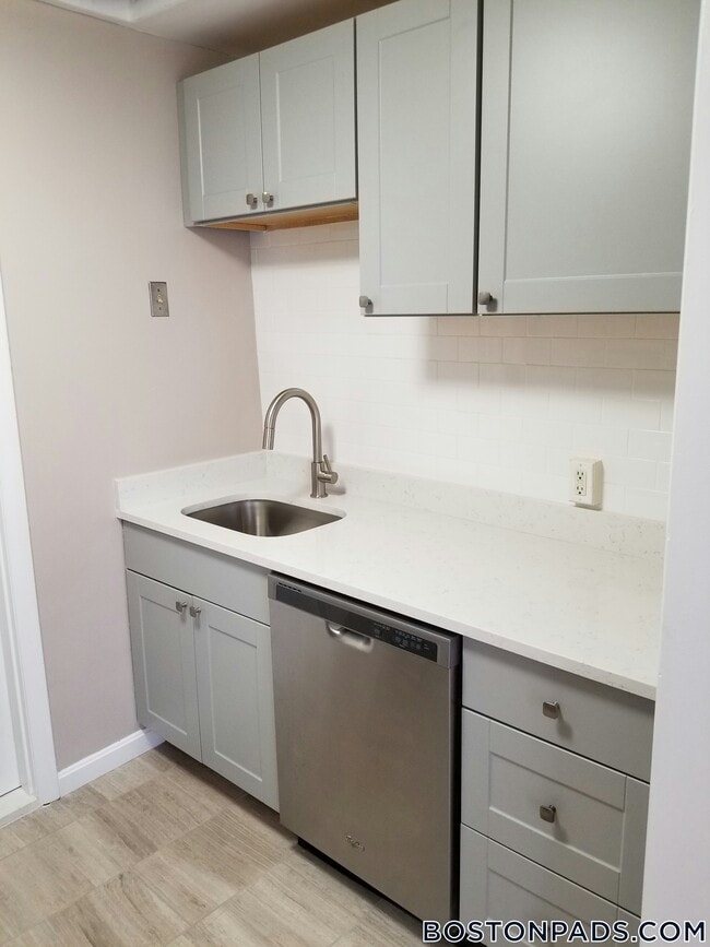 Building Photo - 26 Marlborough St Unit 4