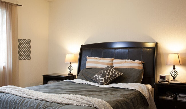 Photo - 409 Sarah Cir