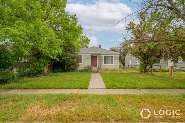 Building Photo - 809 E 50 S