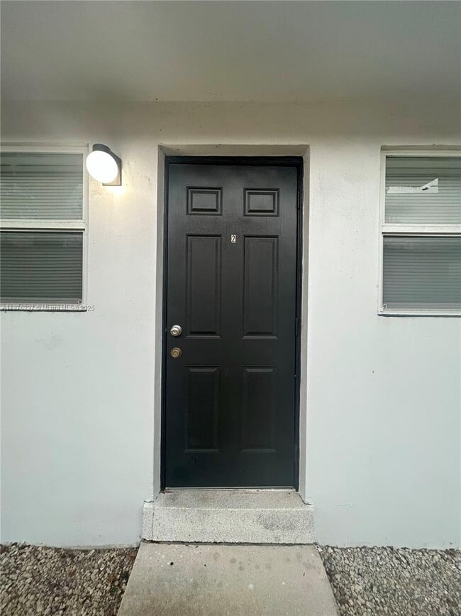 Building Photo - 1119 NE 15th St Unit 2 Rental