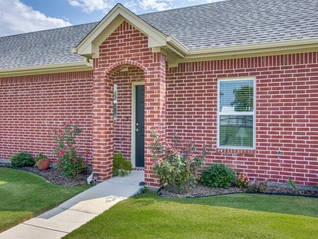 Photo - 10809 W Cleburne Rd