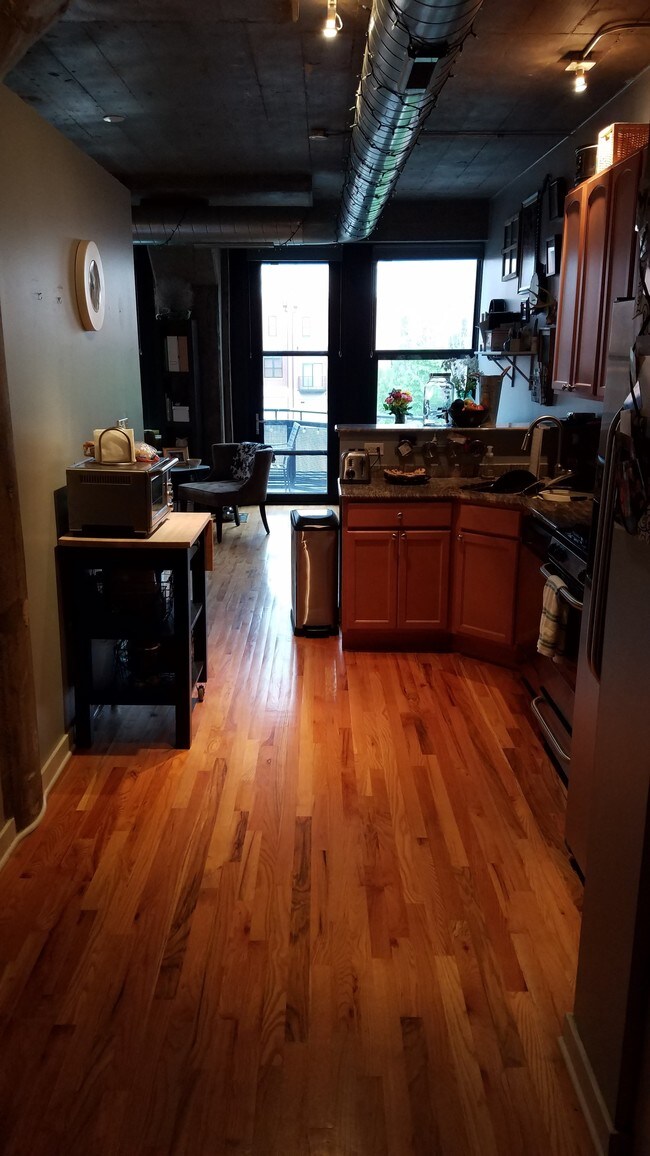 Photo - 1001 W 15th St Unidad