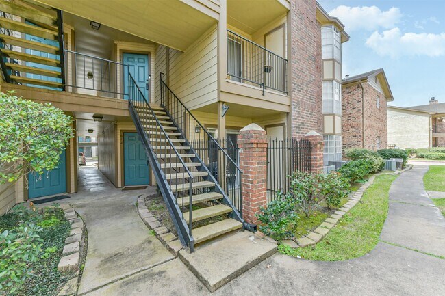 Photo - 2121 Hepburn St Unit 612