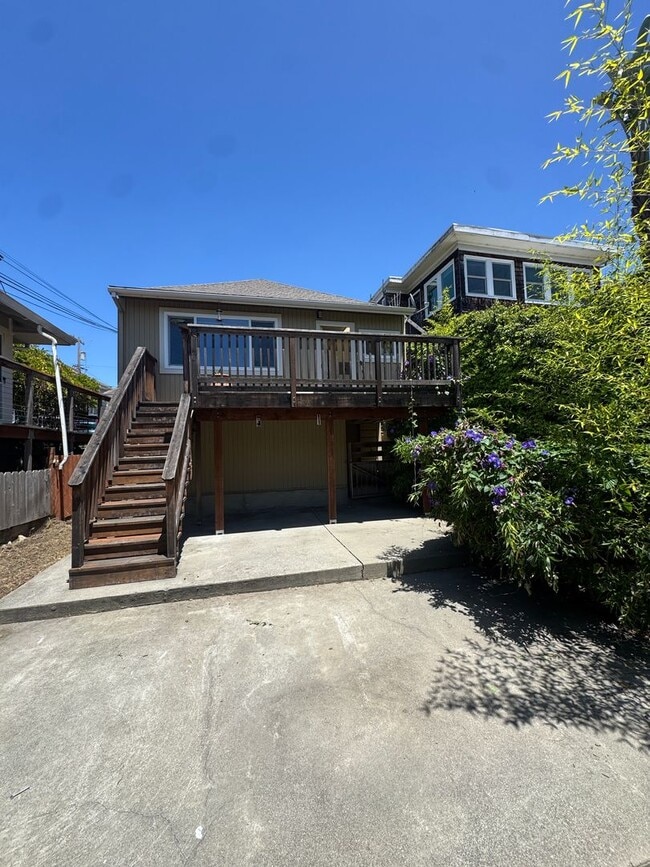 Building Photo - Charming Alameda Gem on Clinton Ave | Steps from the Island's Best