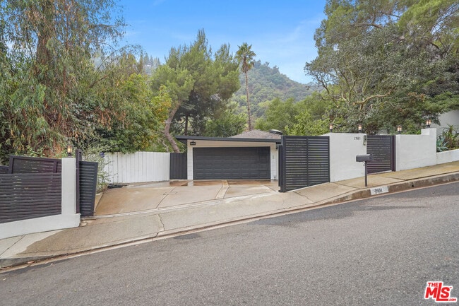 Photo - 1581 Clear View Dr