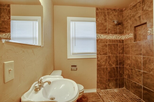 Photo - 3320 28th St Unidad Front