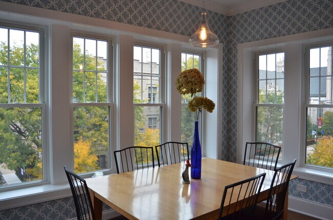 Photo - Beautiful penthouse unit in Lakeview Unit 735-3F