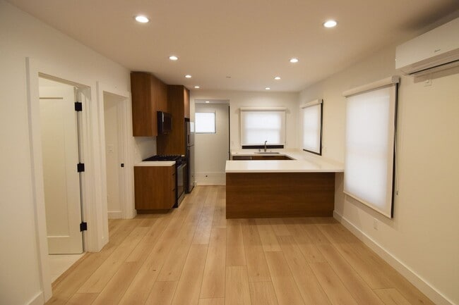 Ocean Park, 317-321 / 4TH, 2528