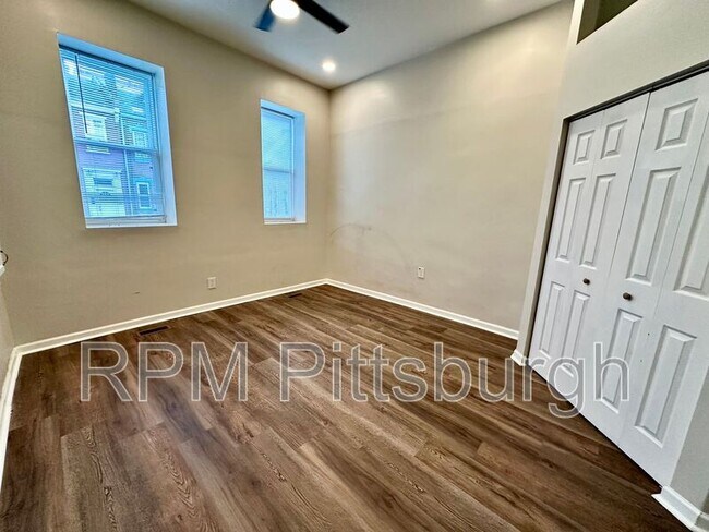 Photo - 2123 Sidney St